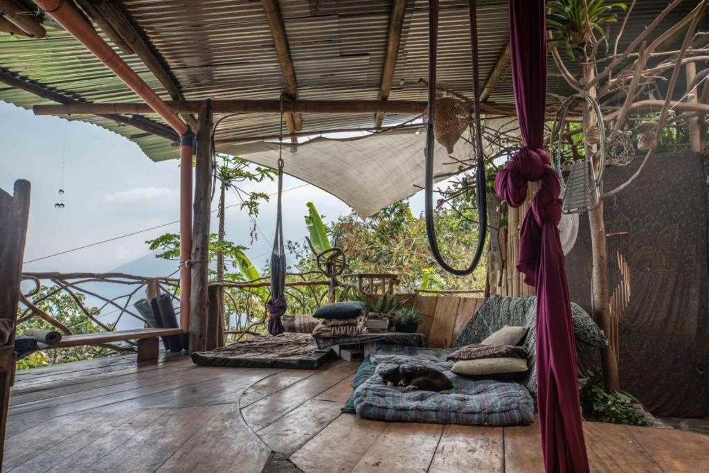Country house Earthship Amazing With View San Marcos La Laguna